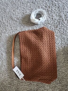 Woven Shoulder Bag in Cognac Brown